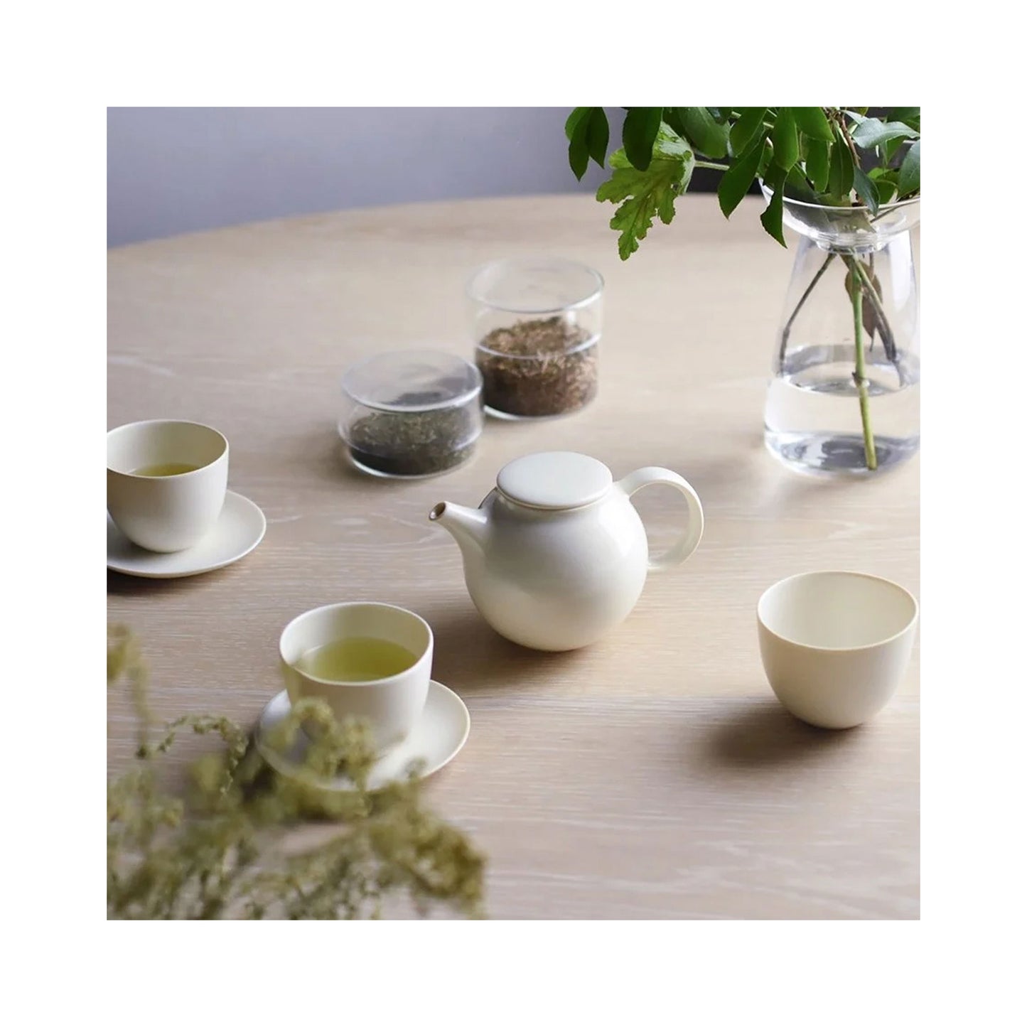 Kinto PEBBLE Teapot 480ml Porcelain with Stainless Steel Strainer