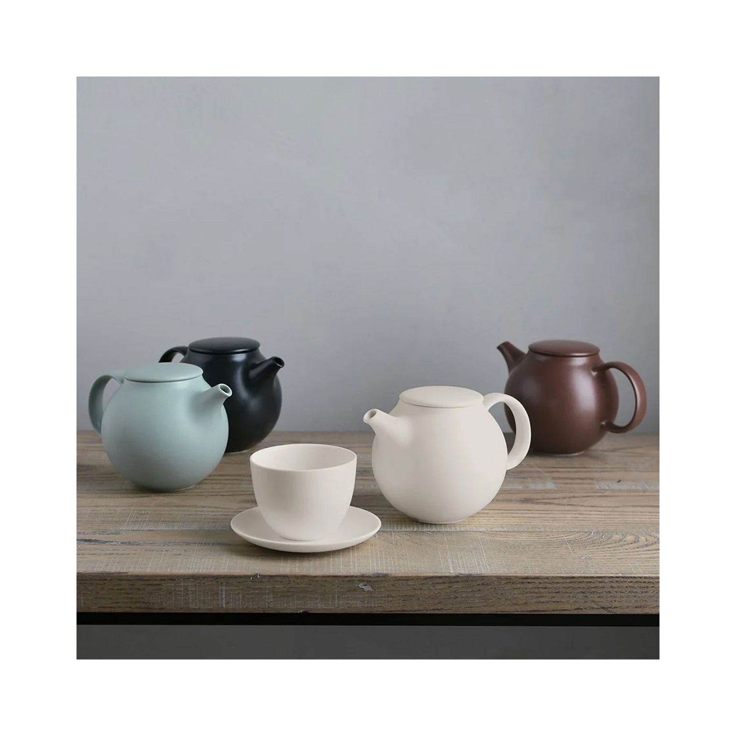 Kinto PEBBLE Teapot 480ml Porcelain with Stainless Steel Strainer