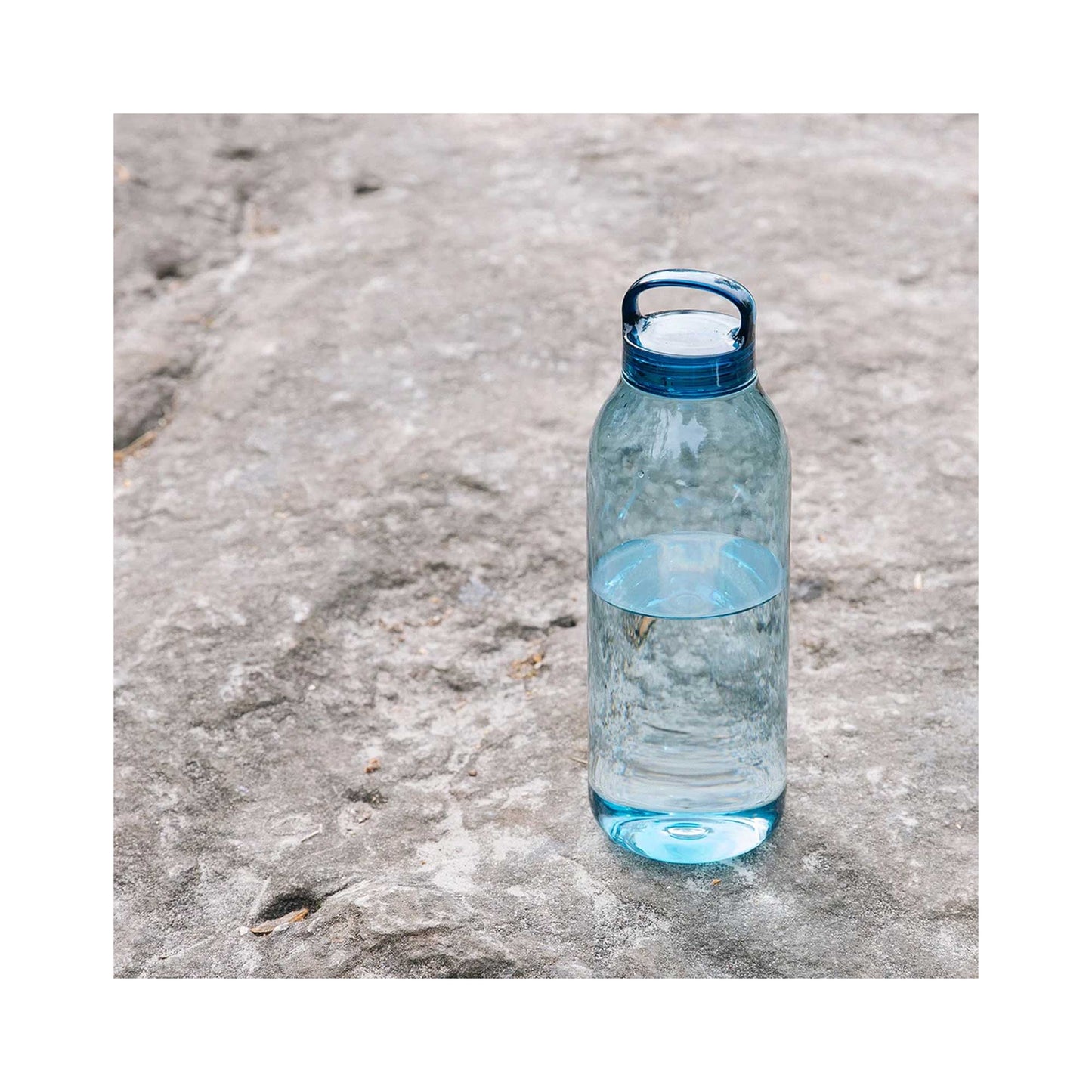 Kinto WATER BOTTLE 950ml Transparent Copolyester with Handle and Twist Lid