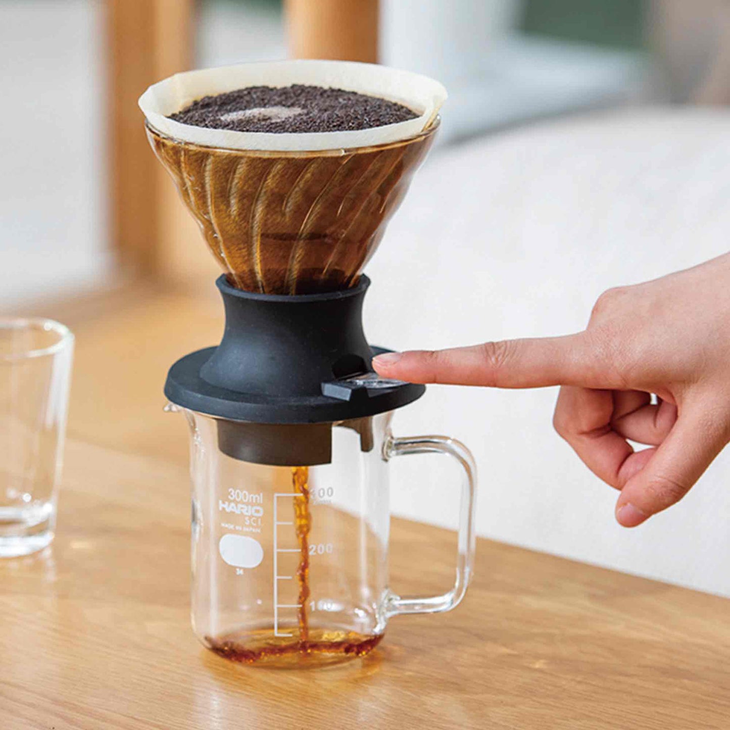 Hario V60 02 Immersion Pour Over Coffee Brewing Set - 4 Cup