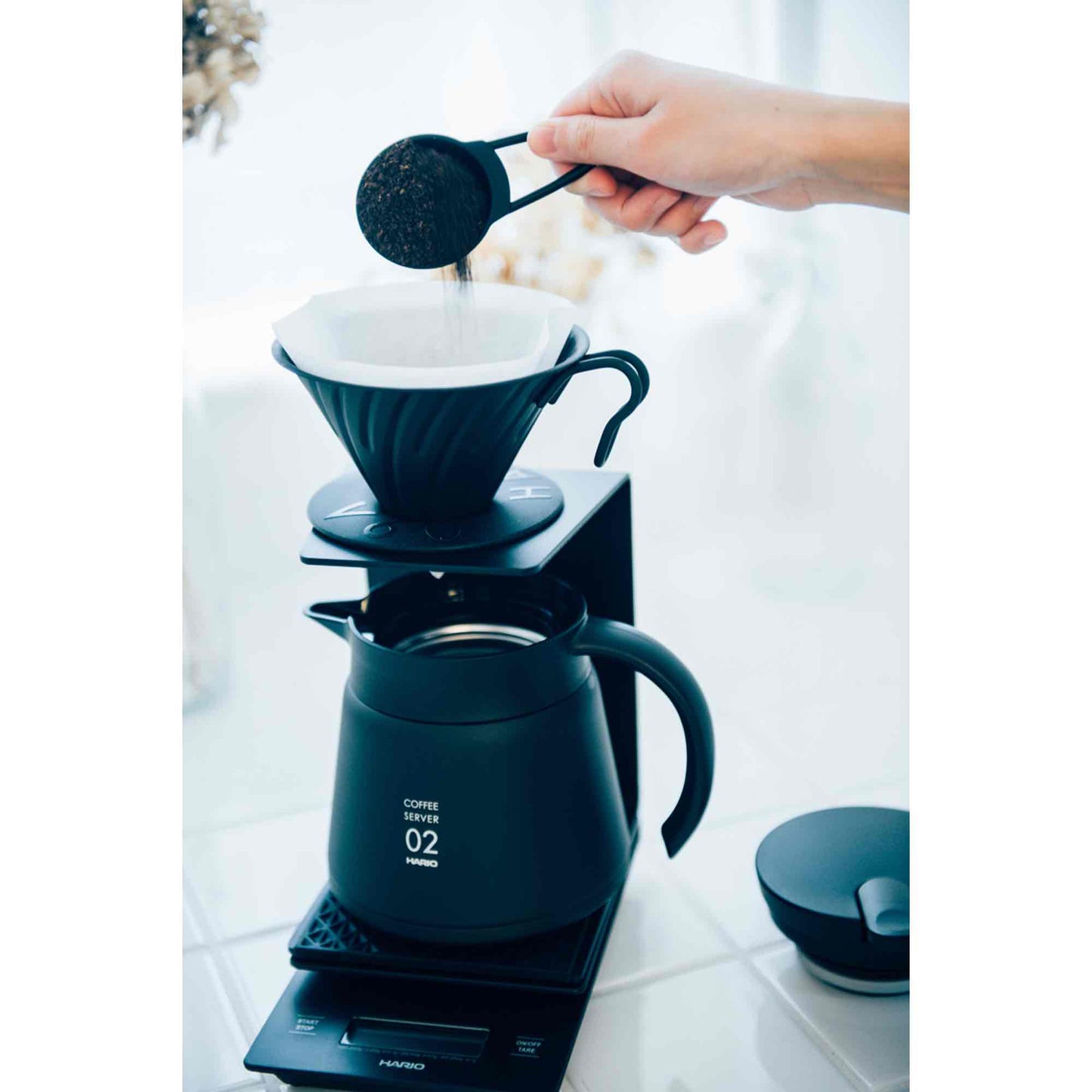 Hario V60 02 Heat Resistant Coffee Server - 550ml - Black, White or Red