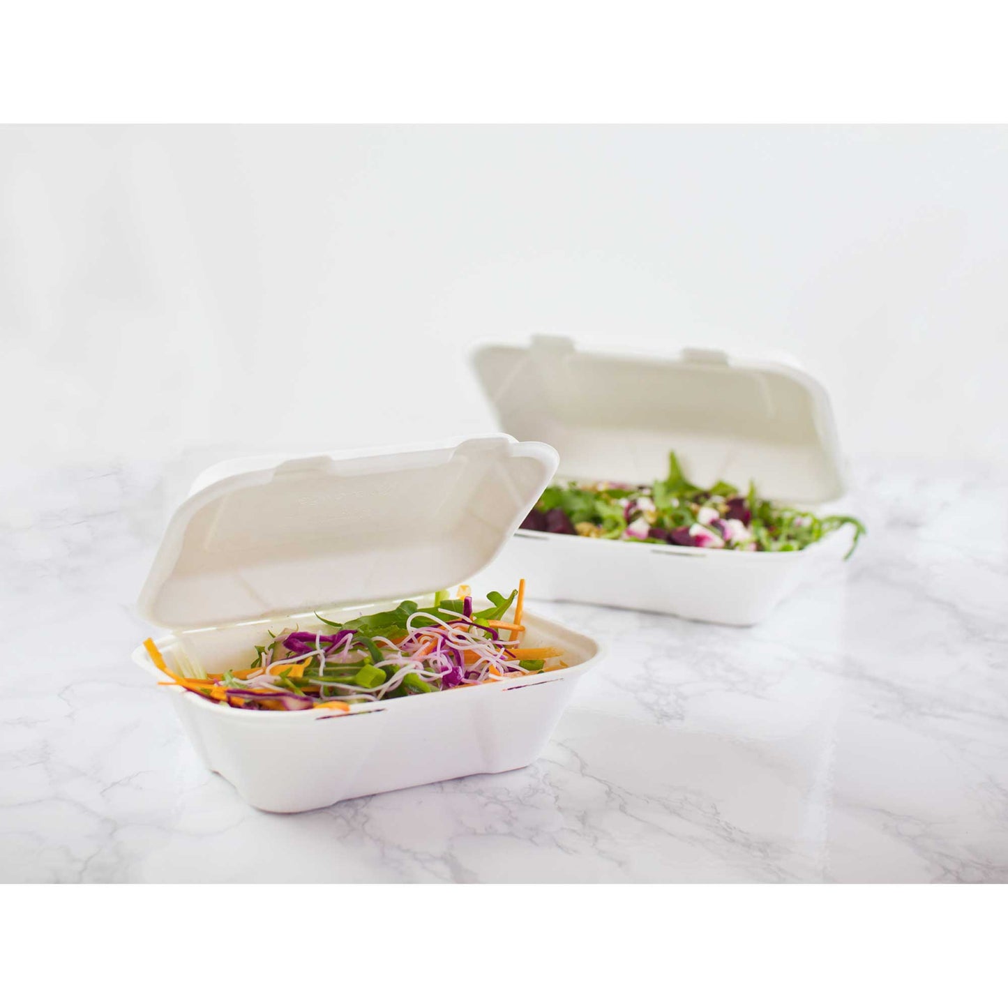 Vegware Compostable 7 x 5in Regular Bagasse Clamshell - White - Case of 500