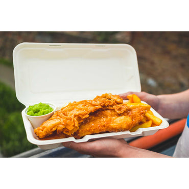 Vegware Compostable 12x6in Bagasse Clamshell - White - Case of 250