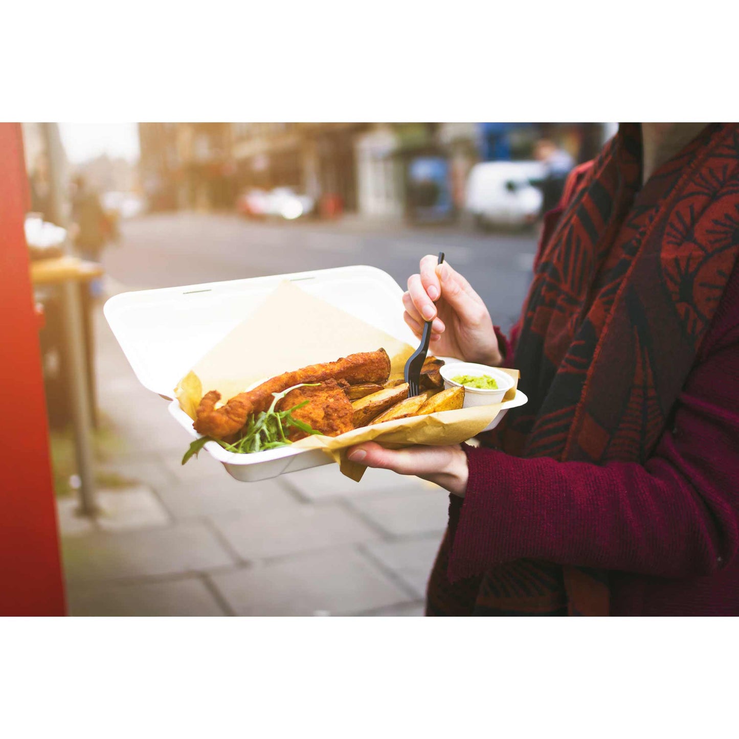 Vegware Compostable 12x6in Bagasse Clamshell - White - Case of 250