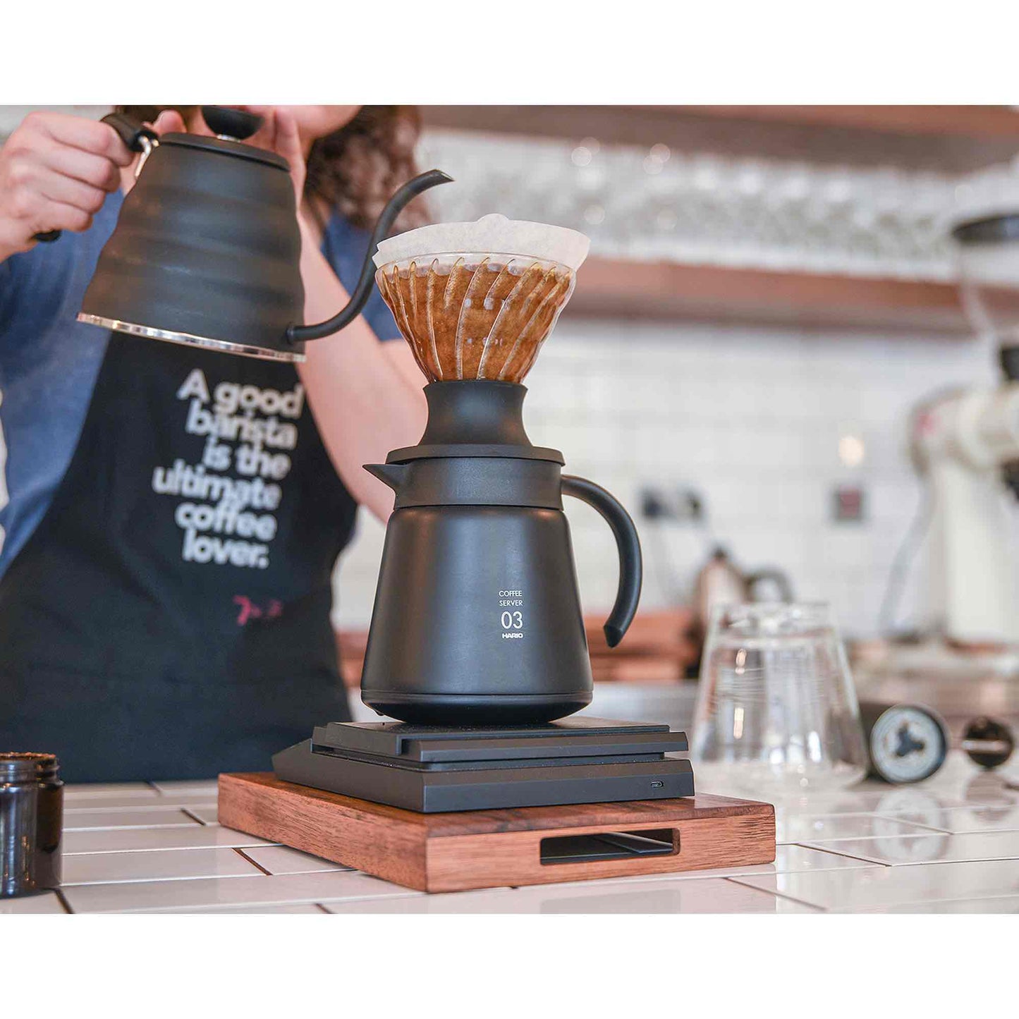 Hario V60 03 Heat Resistant Coffee Server - 750ml - Black or White