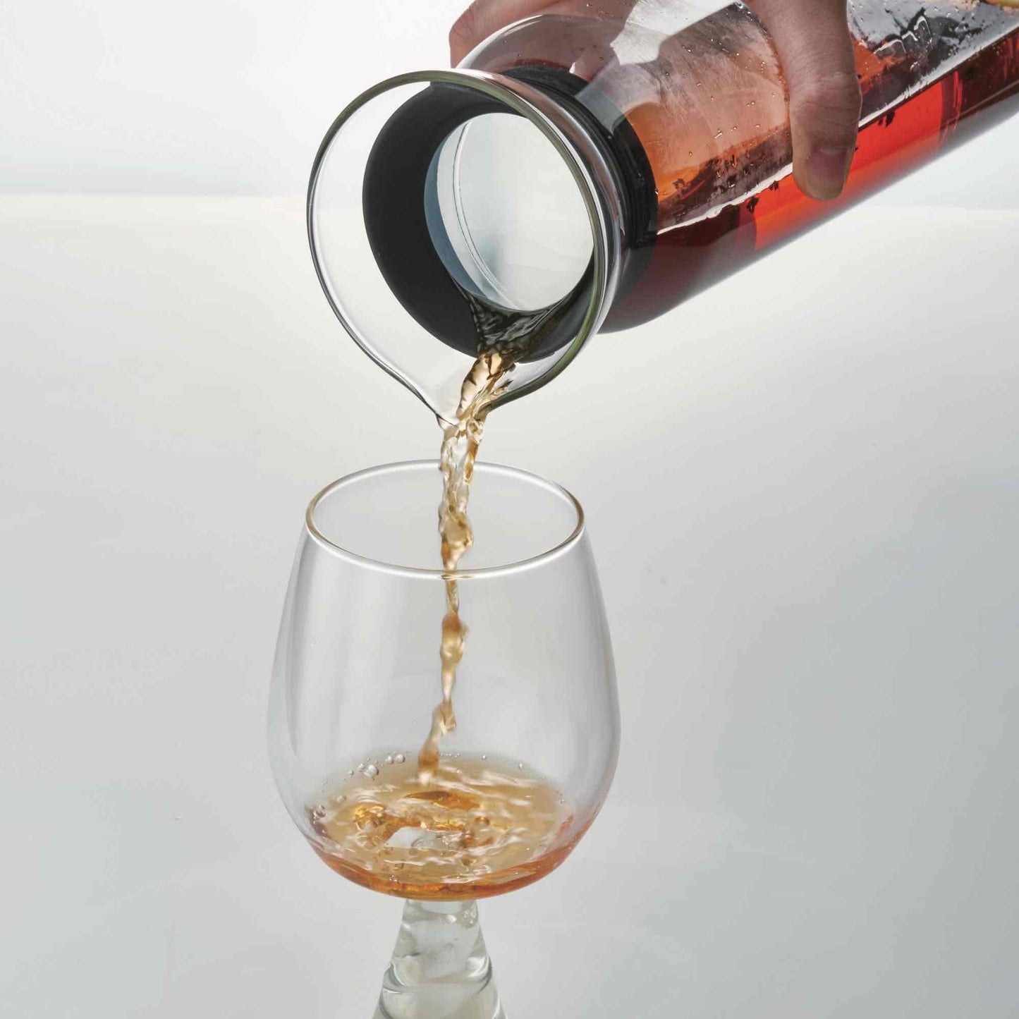 Hario Cold Brew Tea Filter In A Pitcher - Black - 900ml